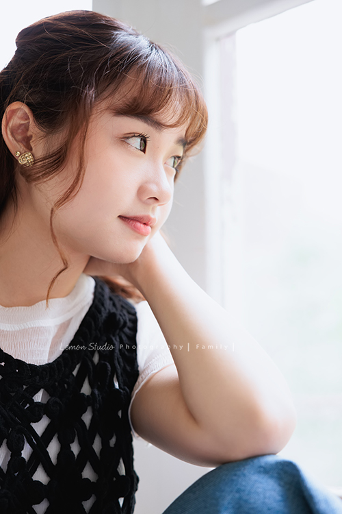 Windy媽麻一家第三次來拍照，好喜歡這樣一家人在一起的美好，這張是大姊的側臉個人寫真！