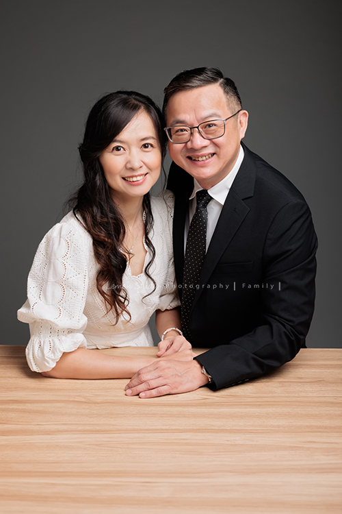 Windy媽麻一家第三次來拍照，好喜歡這樣一家人在一起的美好，這張是爸拔媽麻的合照！兩人依舊有戀愛的感覺好棒啊！