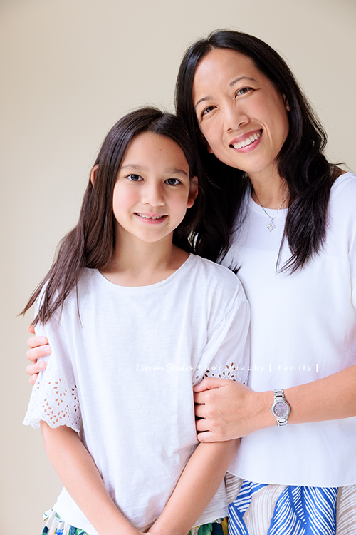 Angie媽麻一家及外婆Mimi回台灣時來拍照，這張是媽麻及女兒Katerina的合照！