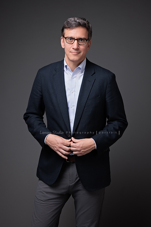 Angie媽麻一家及外婆Mimi回台灣時來拍照，這張是爸拔的個人形象之三！