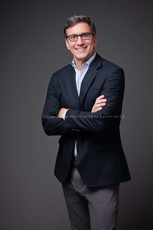 Angie媽麻一家及外婆Mimi回台灣時來拍照，這張是爸拔的個人形象之四！