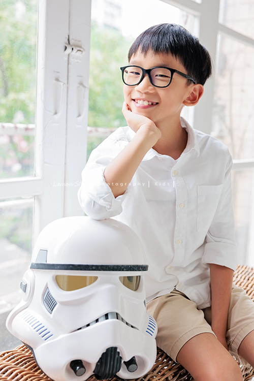 旅居葡萄牙的Brenda媽麻一家來拍照，好喜歡一家人的互動，11歲的孩子既聰明又活潑，這張是孩子的個人獨照、孩子的紀錄個人寫真！孩子的微笑好迷人！