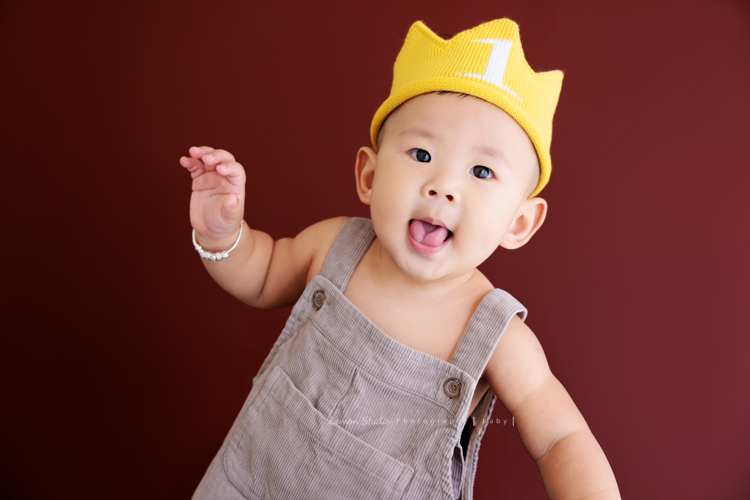 高宇媽麻一家第二次來拍家庭寫真，第一次來時是一家四口，這次來多了兩位媳婦，及兩個超可愛的孫子，這張是小孫子可愛的個人寶寶寫真照！