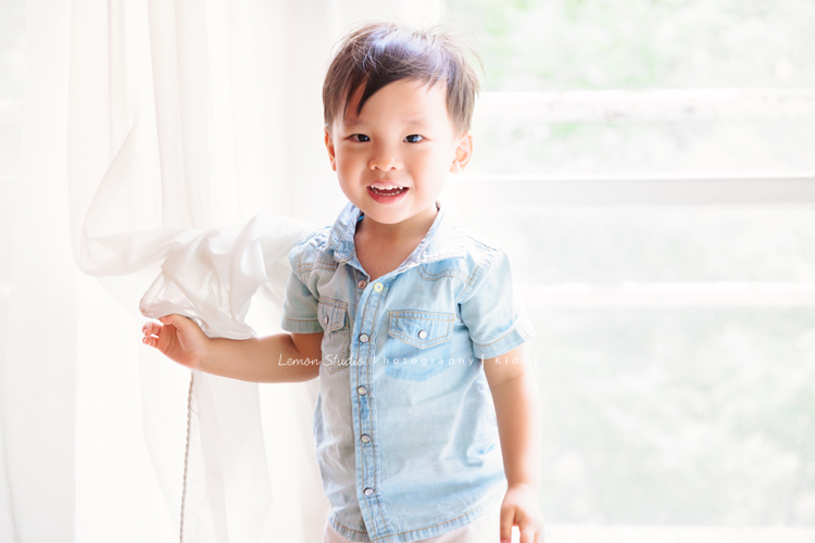 文緯媽麻一家來拍照，這次拍照是雙胞胎寶貝安＆守的兩歲寶寶寫真紀念，這張是守的個人寶寶寫真獨照！